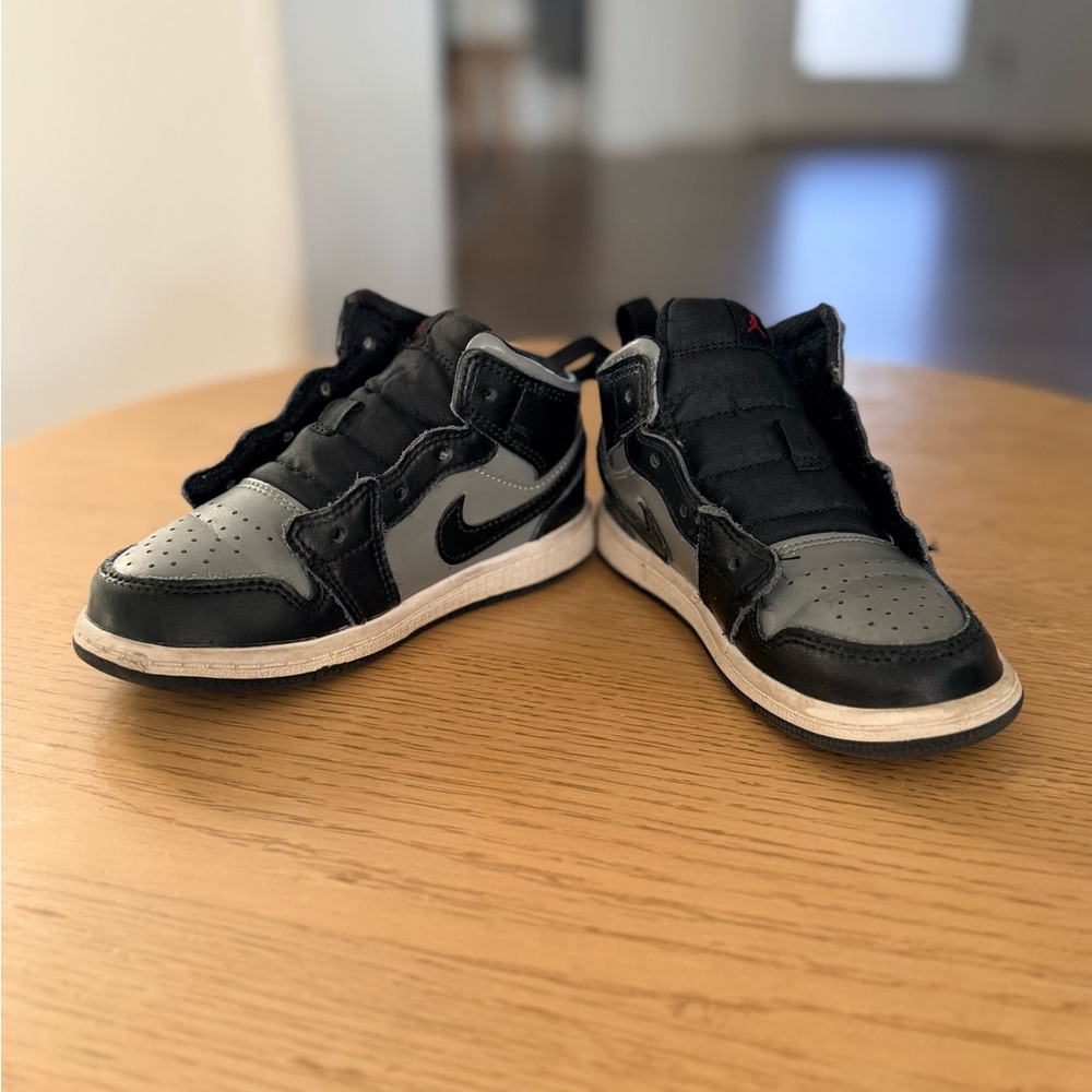 Nike Kids Black and Gray Sneakers